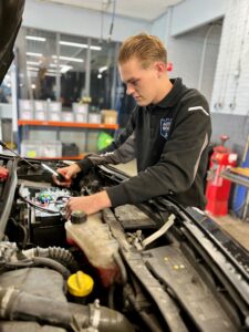 Multiriem vervangen bij Autoborg Assen